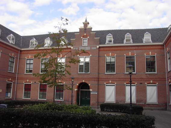 Het Weeshuis aan het Weeshuisplein in Vlaardingen rond 2010. Collectie Monumentenzorg Vlaardingen.