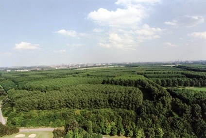 De Broekpolder vanuit de lucht, gezien in zuidoostelijke richting. Fotograaf: H. Molenkamp, Collectie Stadsarchief Vlaardingen, T653-094-1.