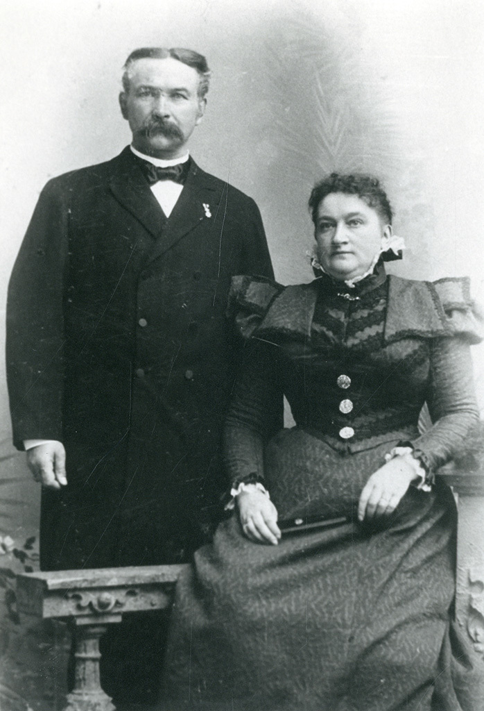 Portretfoto van het echtpaar Constant Hendrik Wagenaar Hummelinck en Cornelia Elisabeth van Andel. Collectie Stadsarchief Vlaardingen, P4046.