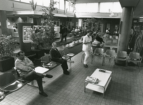 De polikliniek van het Holy Ziekenhuis in 1991. Fotograaf R. Dijkstra, Collectie Stadsarchief Vlaardingen, T225-062.