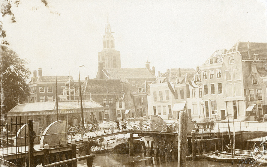 Foto van de brug rond 1880. T426-095, Collectie Stadsarchief Vlaardingen