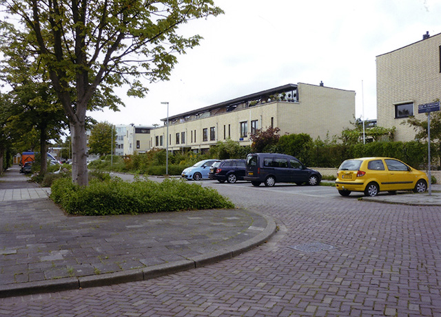 De nieuwe woningen die rond 2015 aan de Hugo de Grootstraat zijn gerealiseerd. Fotograaf: H. Brobbel, Collectie Stadsarchief Vlaardingen, T198-002-2.